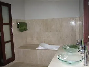 Chichi's Bungalows & Suites * Kerobokan (Bali)
