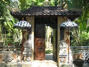 Hotel Chichi's Bungalows & Suites *